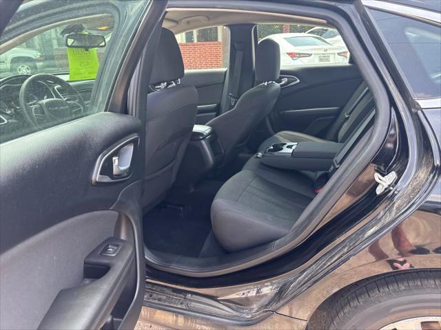 Chrysler 200  2016