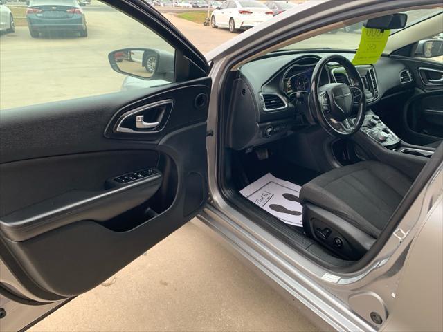 Chrysler 200  2015