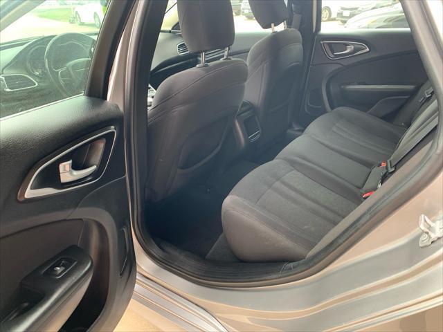 Chrysler 200  2015