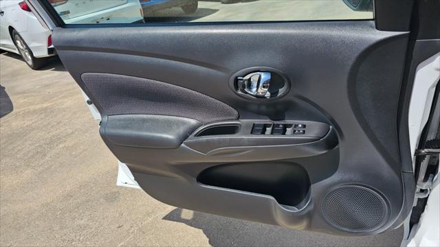 Nissan Versa  2016