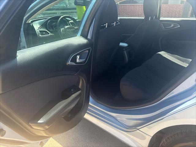 Chrysler 200  2015