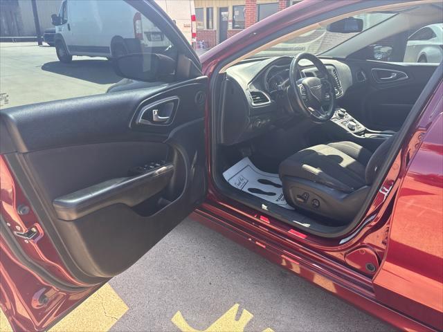 Chrysler 200  2015