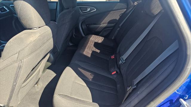 Chrysler 200  2015