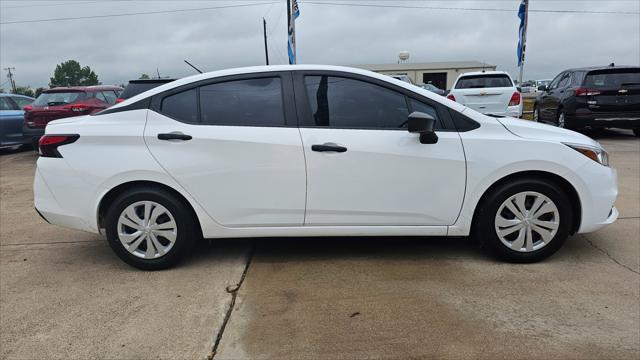 Nissan Versa  2021