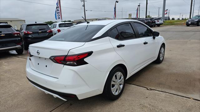 Nissan Versa  2021