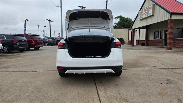 Nissan Versa  2021