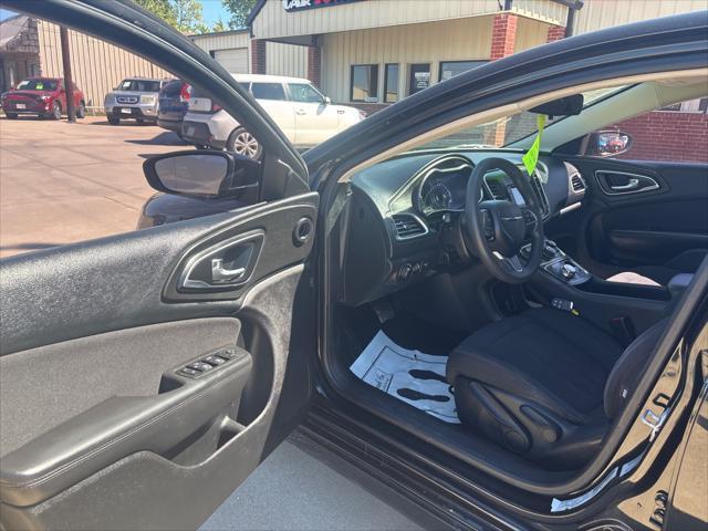 Chrysler 200  2015