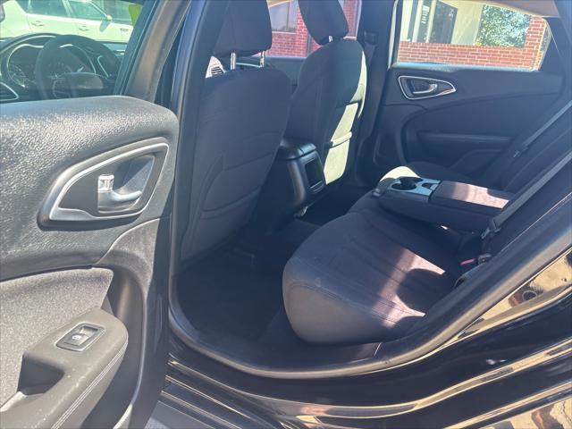 Chrysler 200  2015