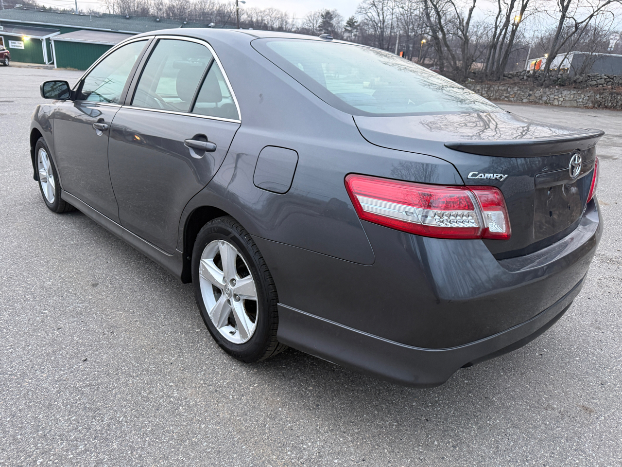 Toyota Camry SE 6-Spd AT 2011