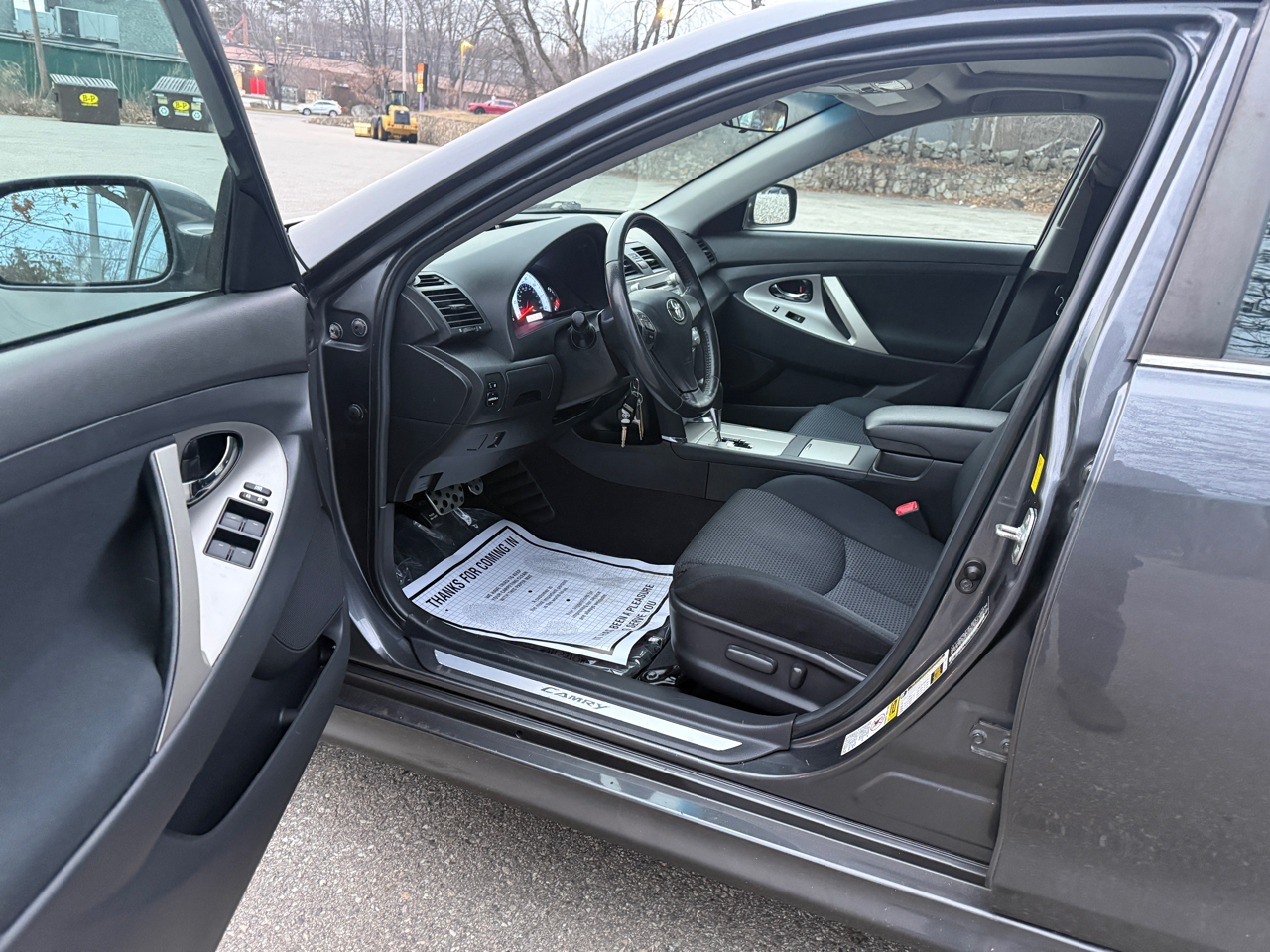 Toyota Camry SE 6-Spd AT 2011