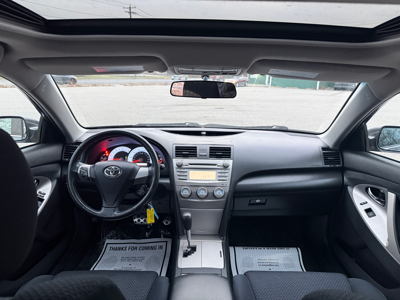 Toyota Camry SE 6-Spd AT 2011