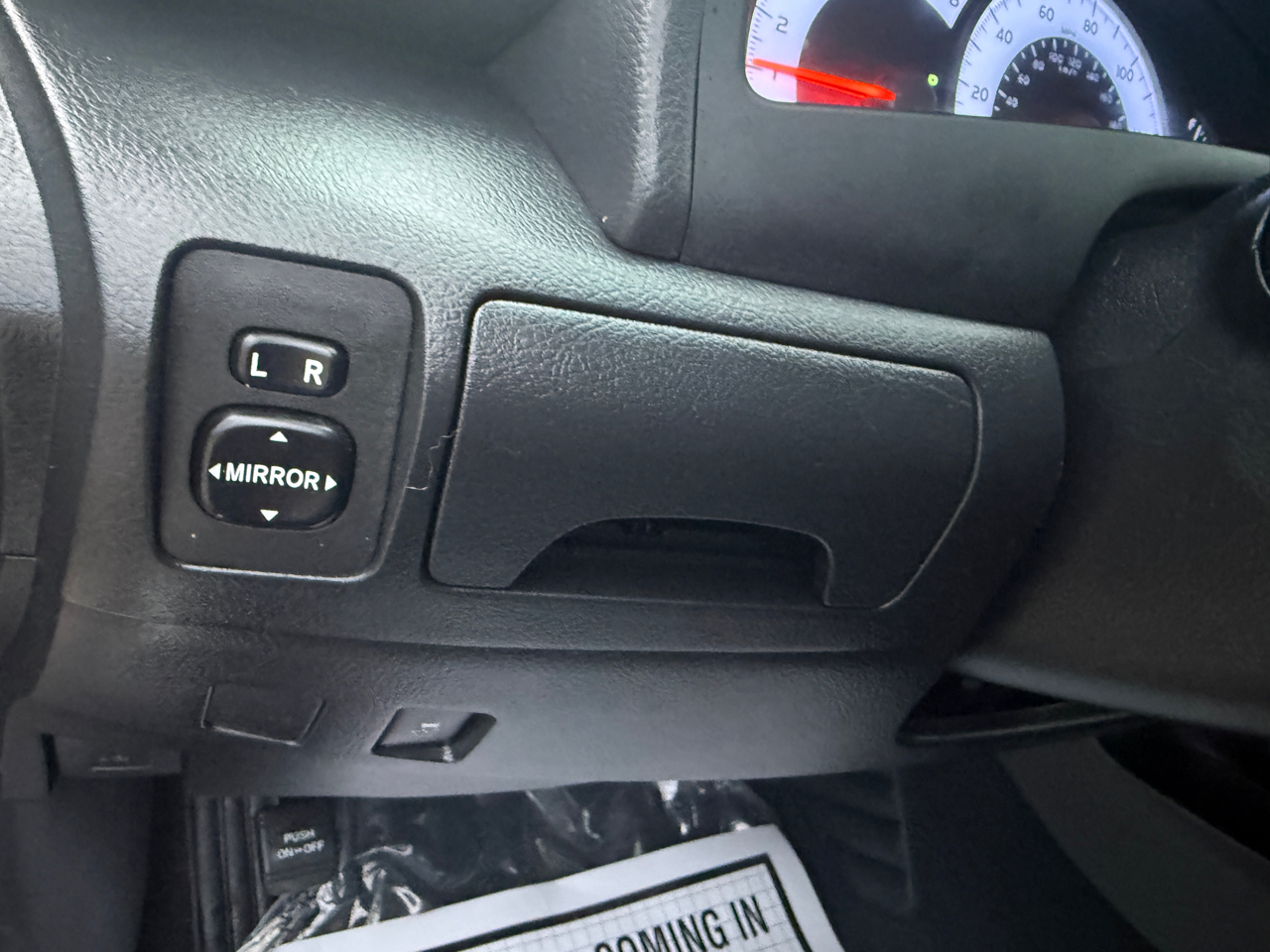 Toyota Camry SE 6-Spd AT 2011