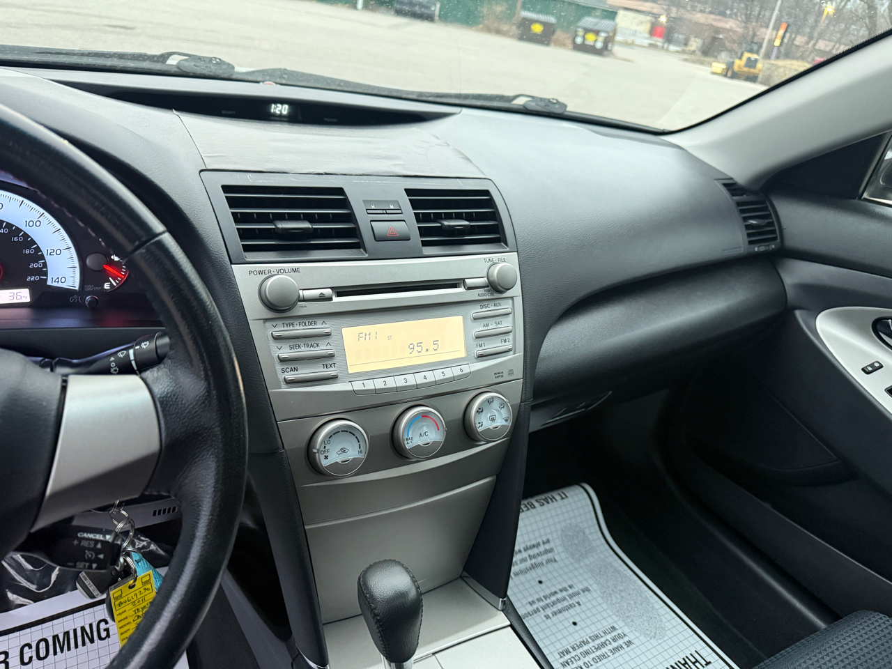 Toyota Camry SE 6-Spd AT 2011