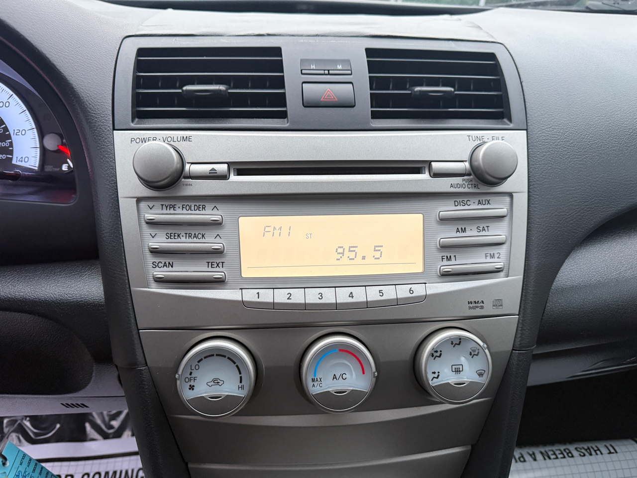 Toyota Camry SE 6-Spd AT 2011