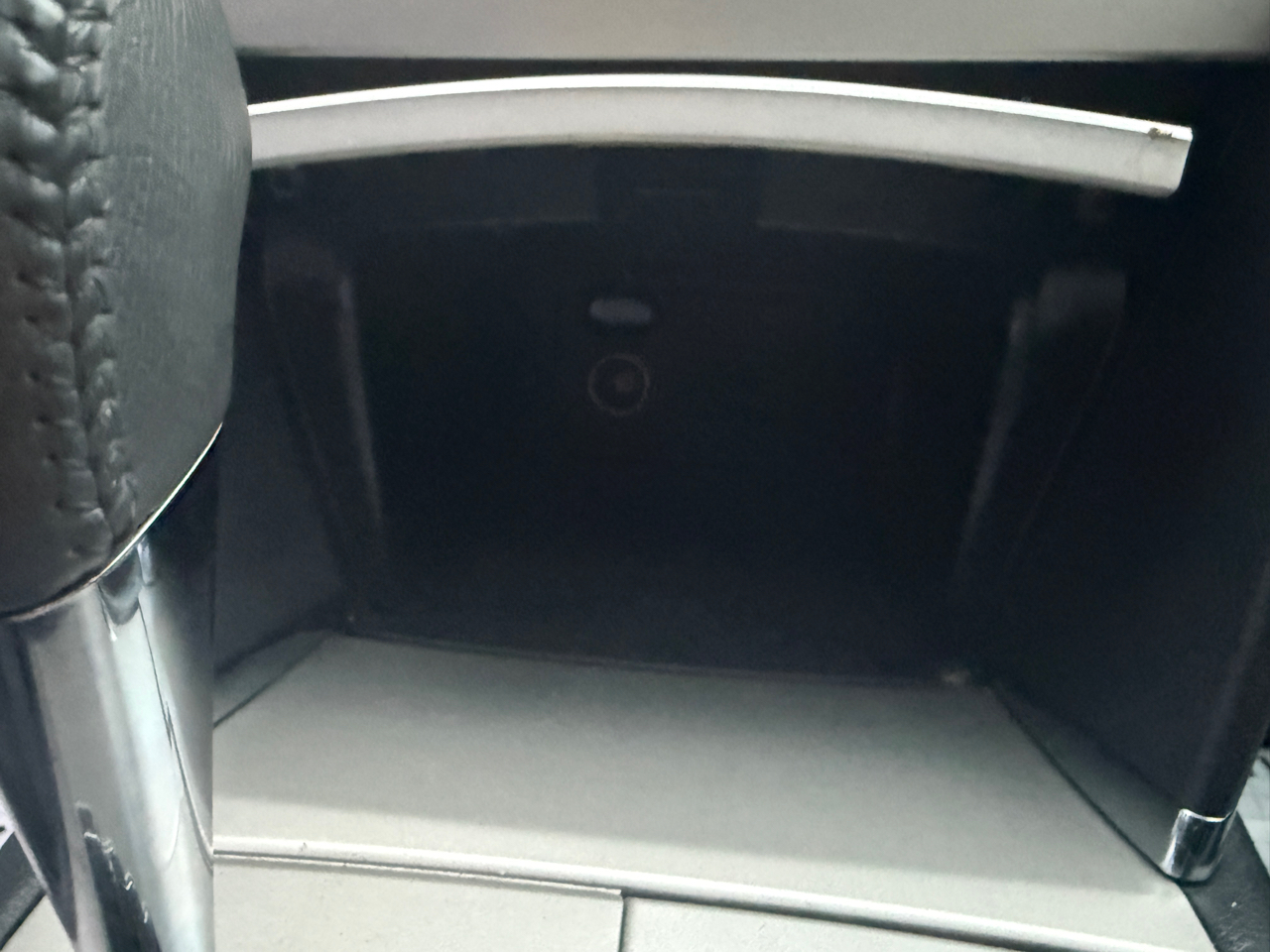 Toyota Camry SE 6-Spd AT 2011