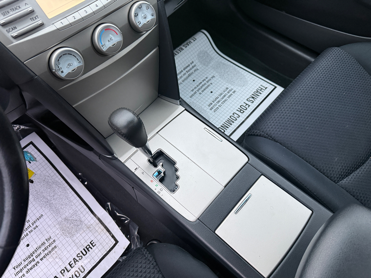 Toyota Camry SE 6-Spd AT 2011