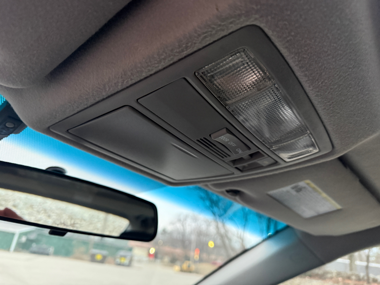 Toyota Camry SE 6-Spd AT 2011