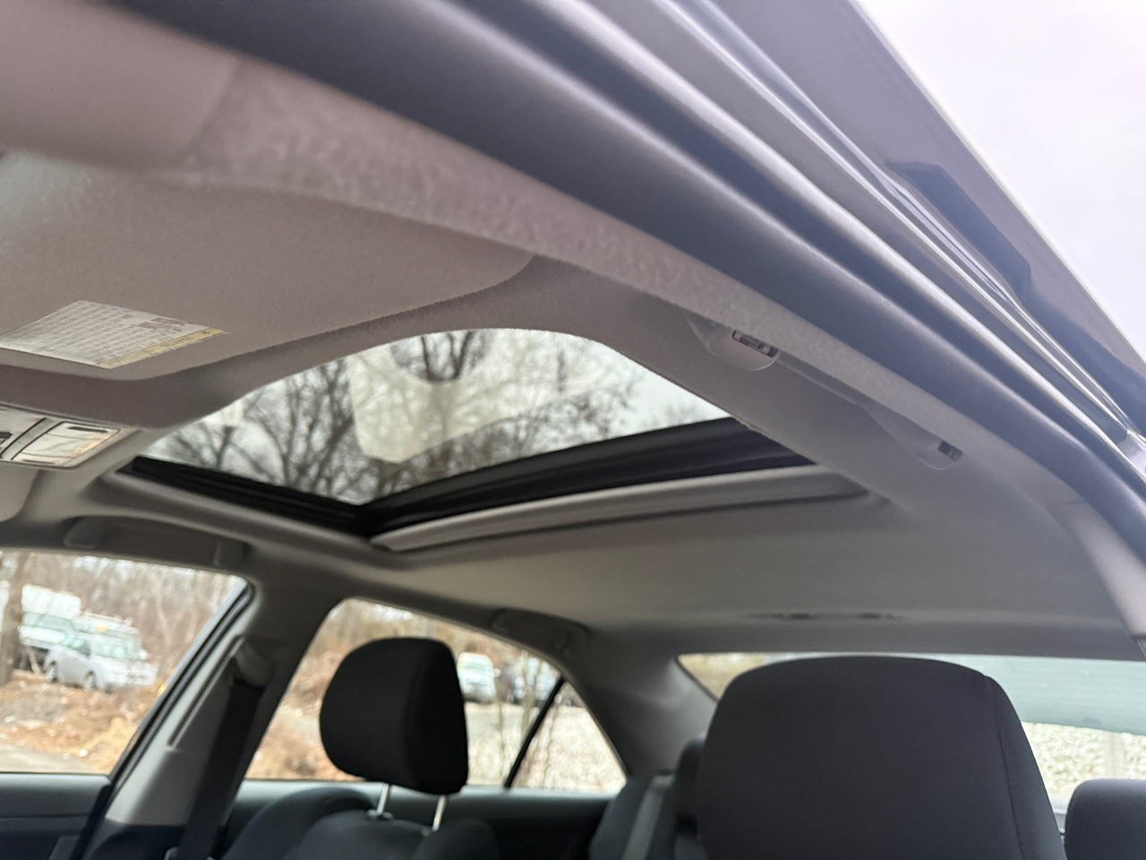 Toyota Camry SE 6-Spd AT 2011