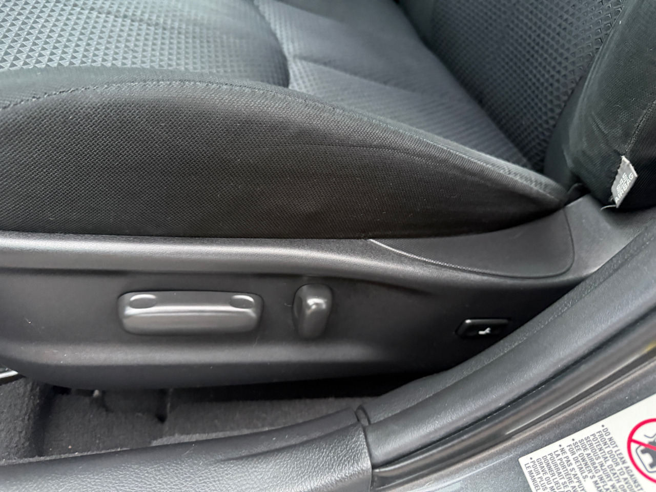 Toyota Camry SE 6-Spd AT 2011