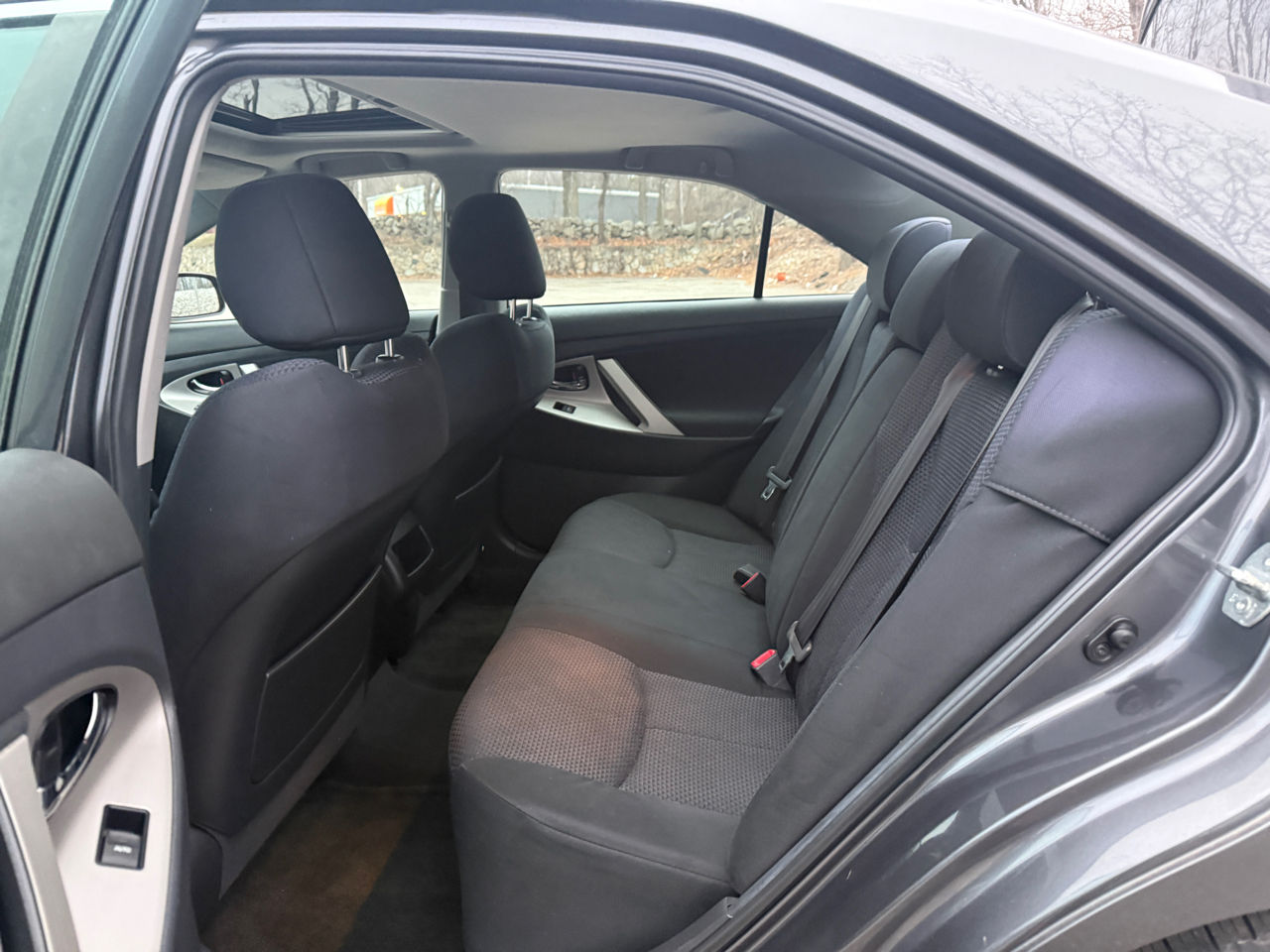 Toyota Camry SE 6-Spd AT 2011