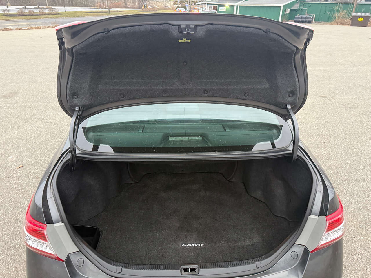 Toyota Camry SE 6-Spd AT 2011