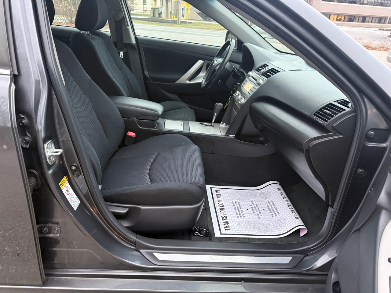 Toyota Camry SE 6-Spd AT 2011