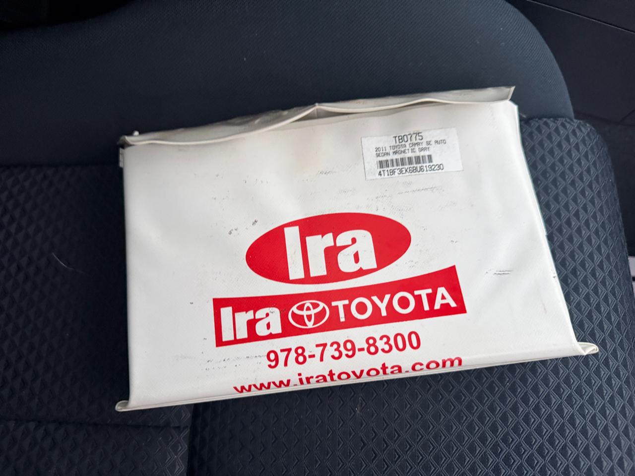 Toyota Camry SE 6-Spd AT 2011