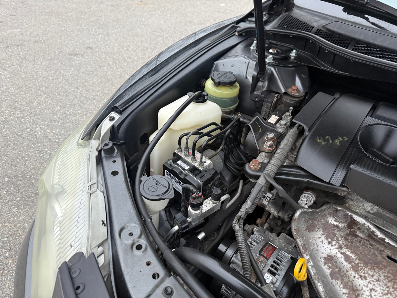 Toyota Camry SE 6-Spd AT 2011