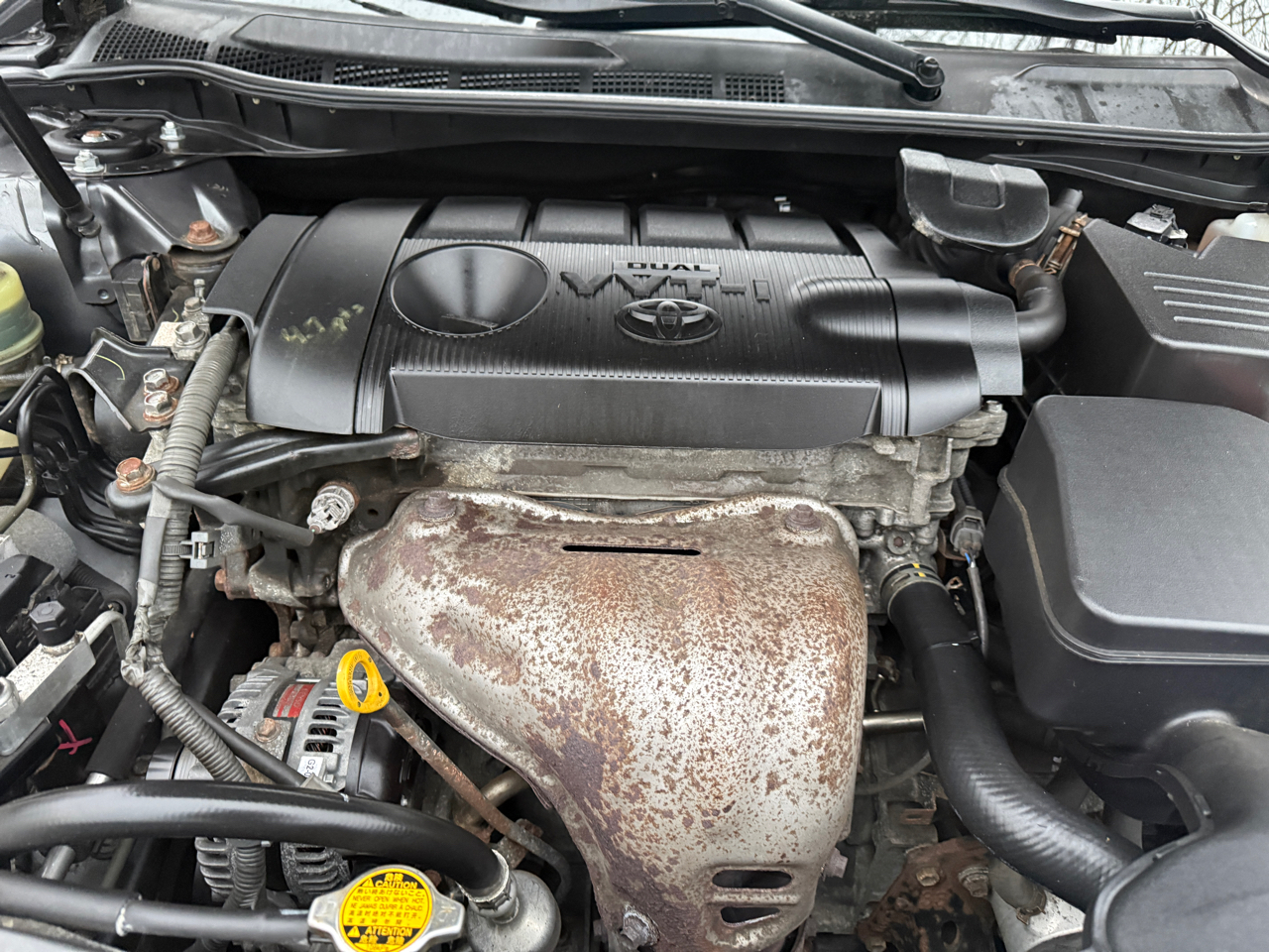 Toyota Camry SE 6-Spd AT 2011