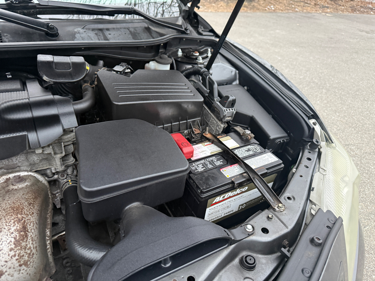 Toyota Camry SE 6-Spd AT 2011