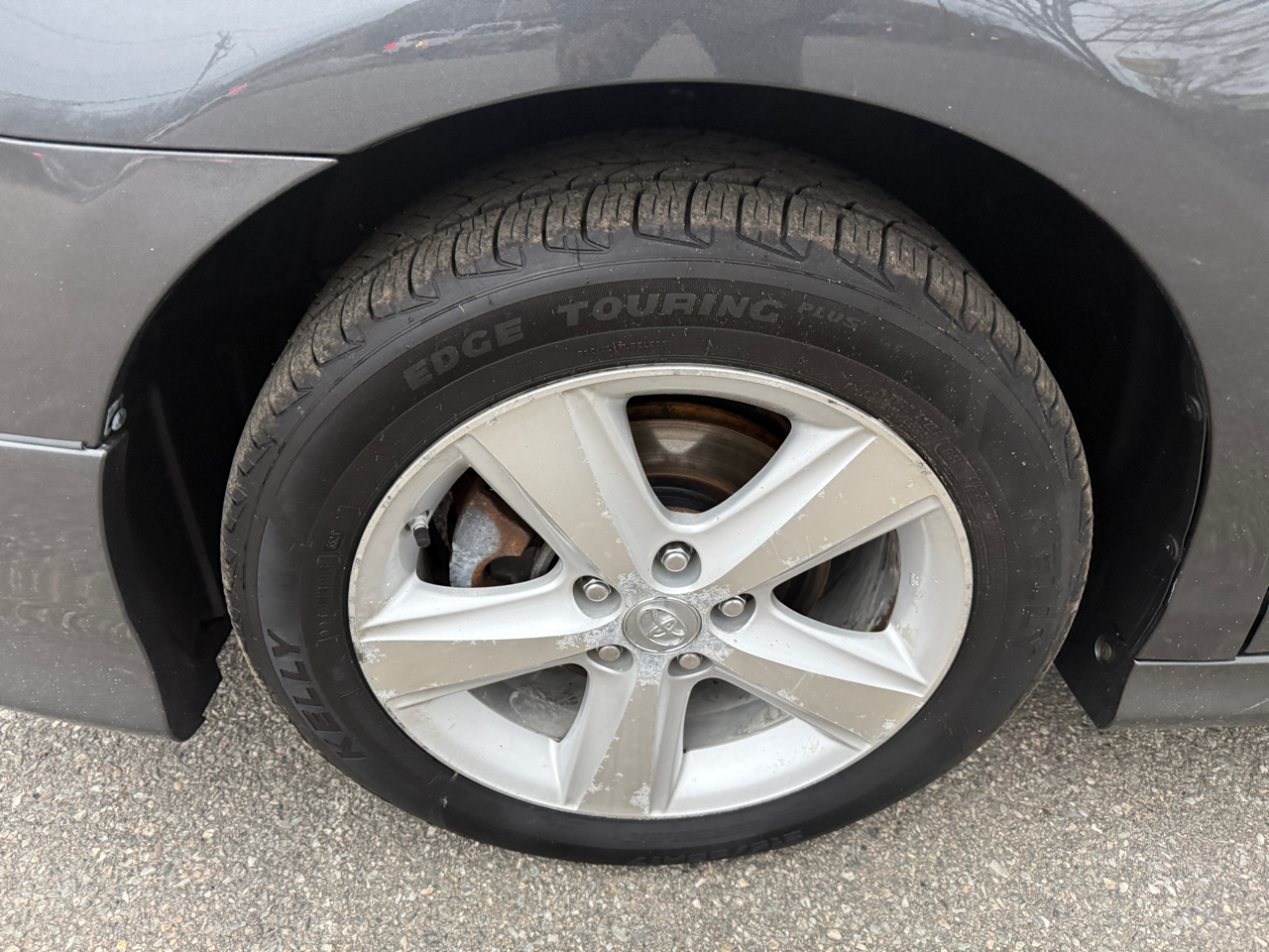 Toyota Camry SE 6-Spd AT 2011