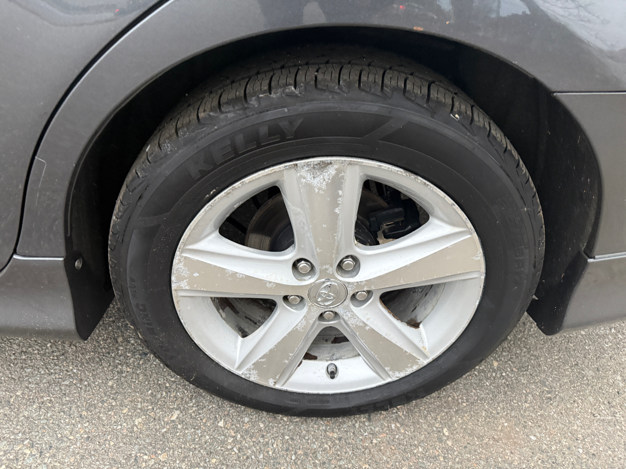 Toyota Camry SE 6-Spd AT 2011