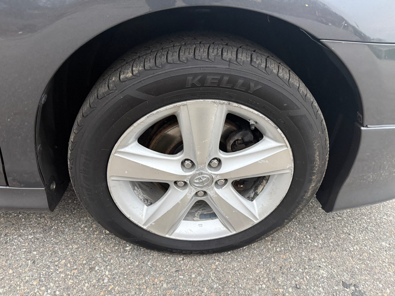 Toyota Camry SE 6-Spd AT 2011