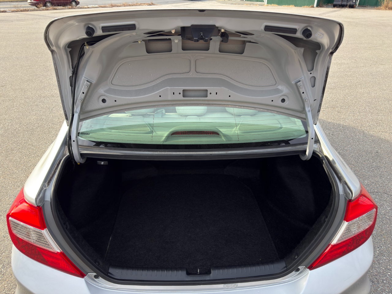 Honda Civic LX Sedan 5-Speed MT 2012