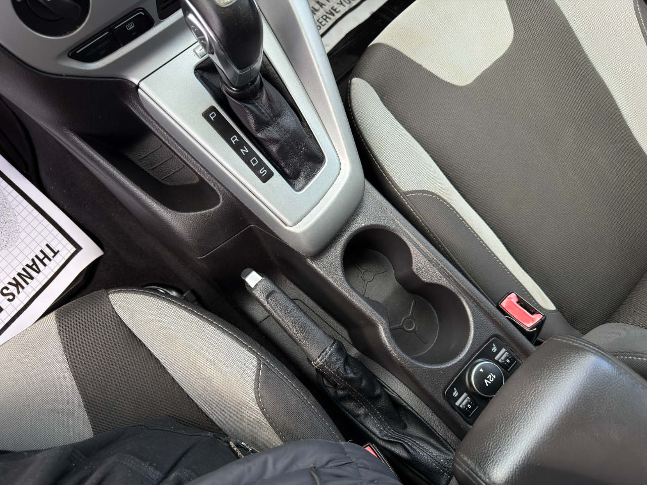 Ford Focus SE Sedan 2012