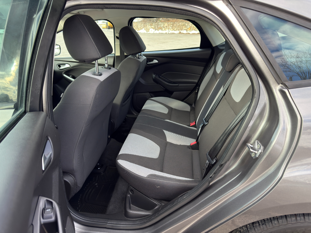 Ford Focus SE Sedan 2012