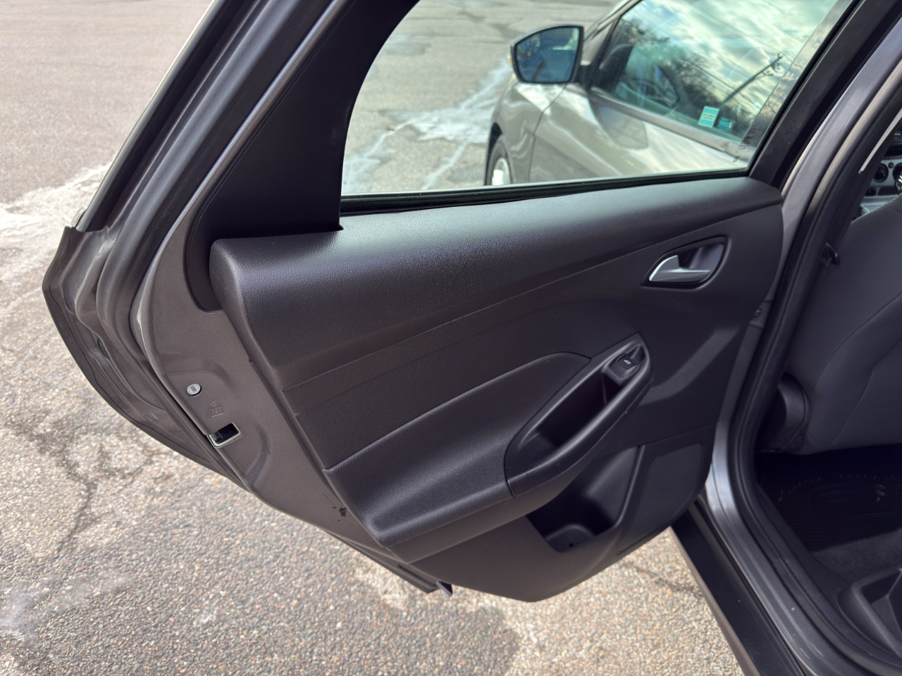 Ford Focus SE Sedan 2012