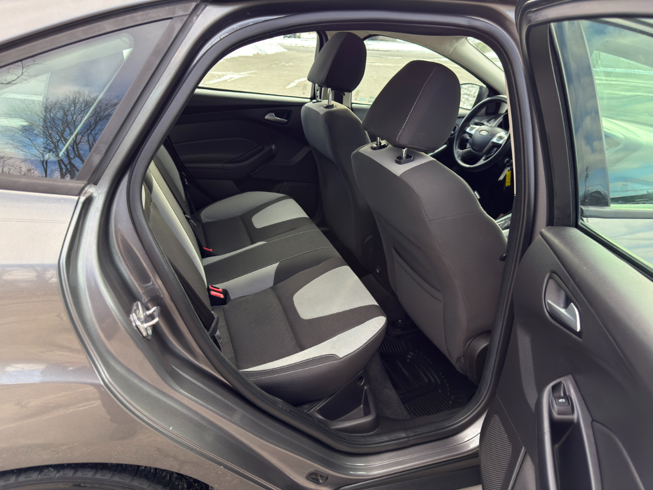 Ford Focus SE Sedan 2012