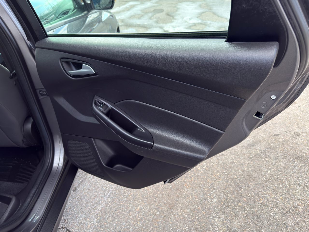 Ford Focus SE Sedan 2012