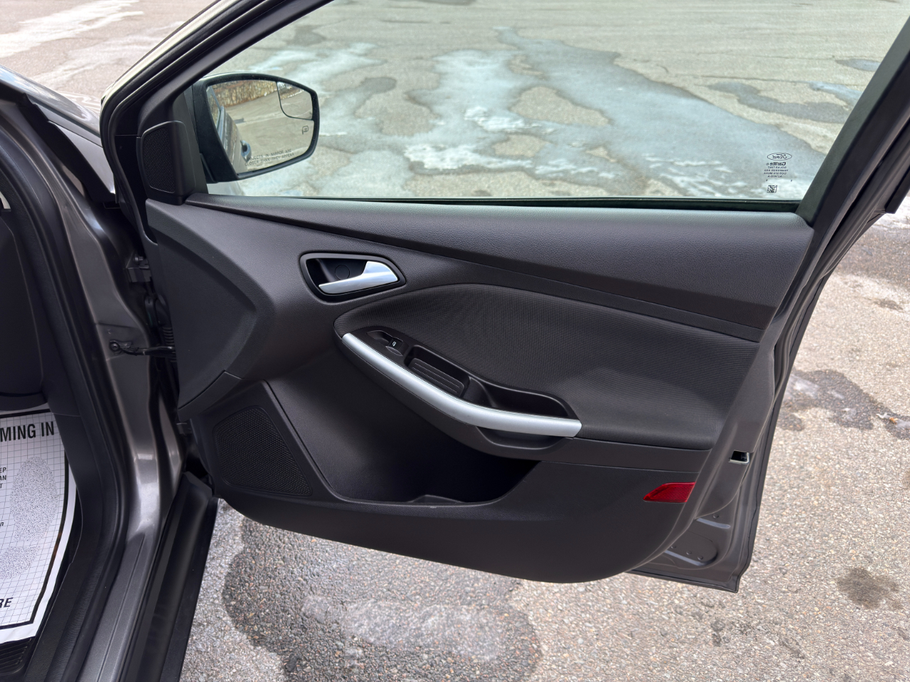 Ford Focus SE Sedan 2012