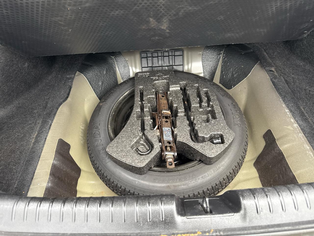 Honda Civic LX Sedan 5-Speed MT 2012