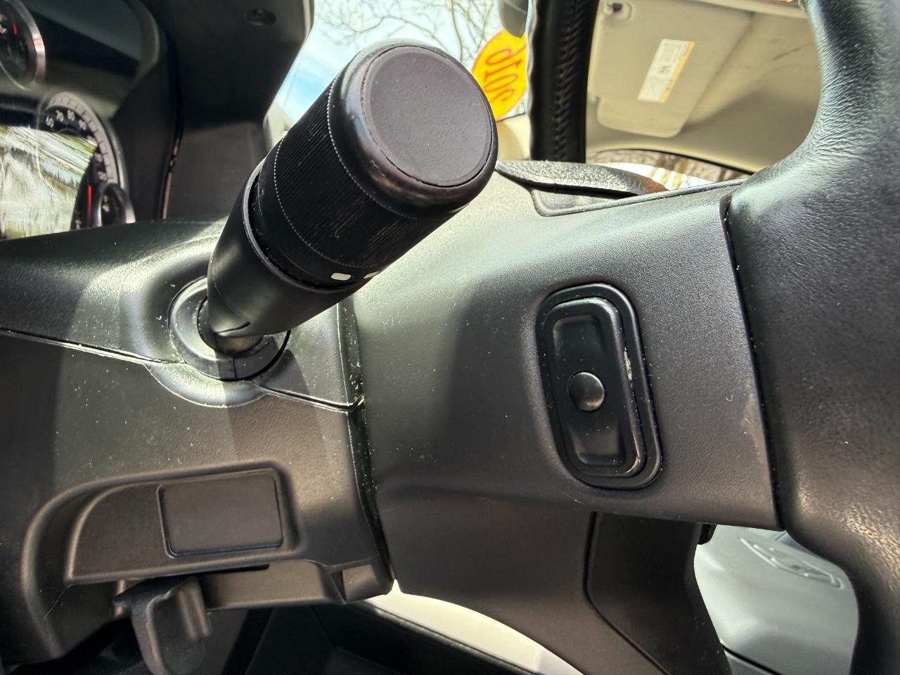 RAM 1500 Big Horn Crew Cab 4WD 2016