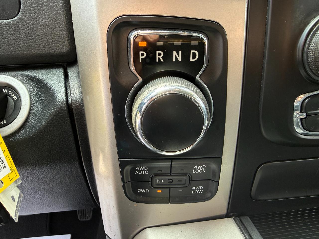 RAM 1500 Big Horn Crew Cab 4WD 2016