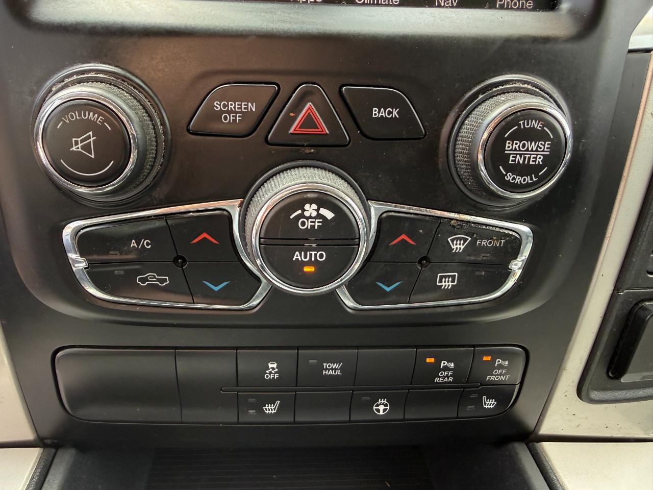 RAM 1500 Big Horn Crew Cab 4WD 2016