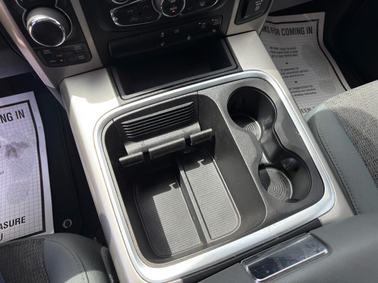 RAM 1500 Big Horn Crew Cab 4WD 2016