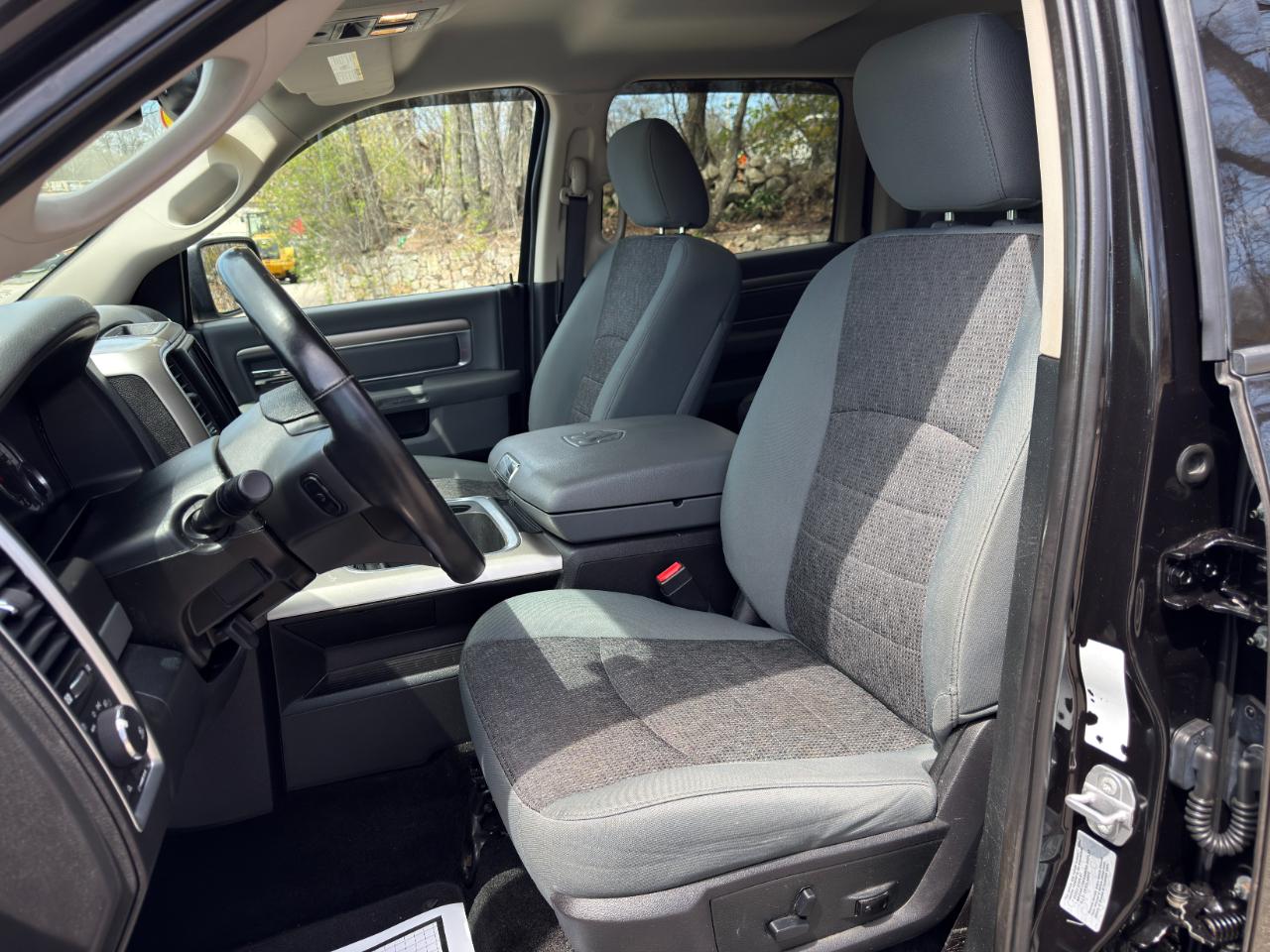 RAM 1500 Big Horn Crew Cab 4WD 2016