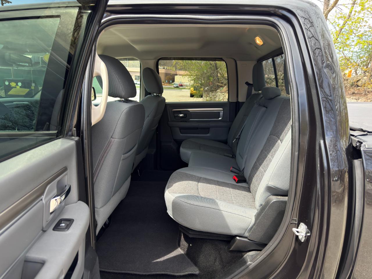 RAM 1500 Big Horn Crew Cab 4WD 2016