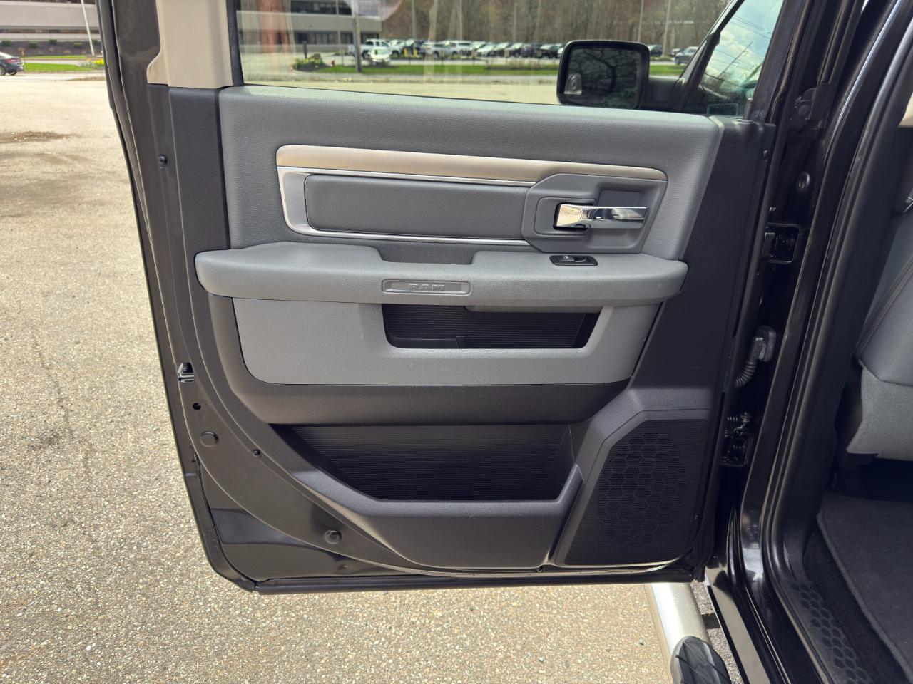 RAM 1500 Big Horn Crew Cab 4WD 2016