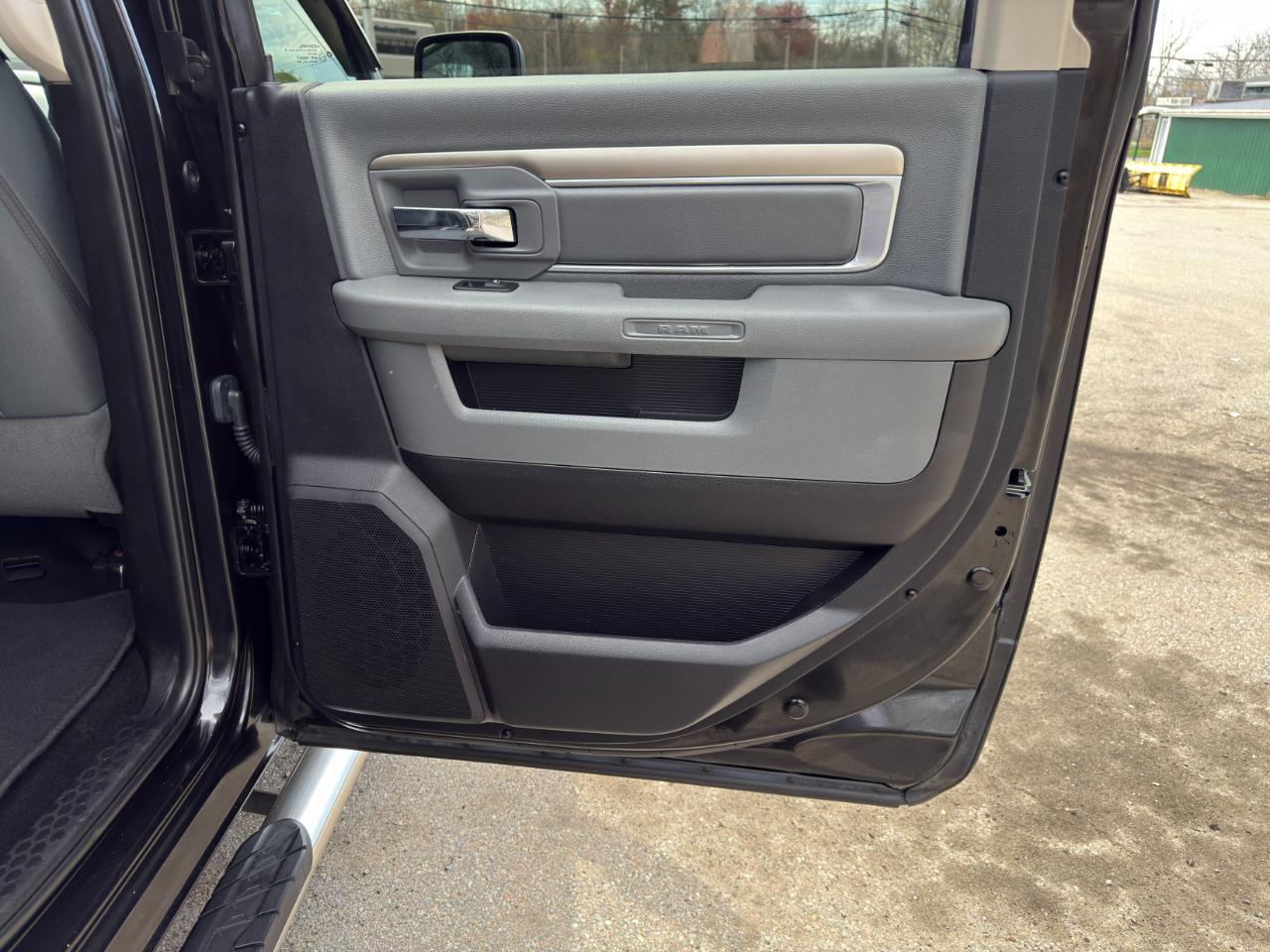 RAM 1500 Big Horn Crew Cab 4WD 2016