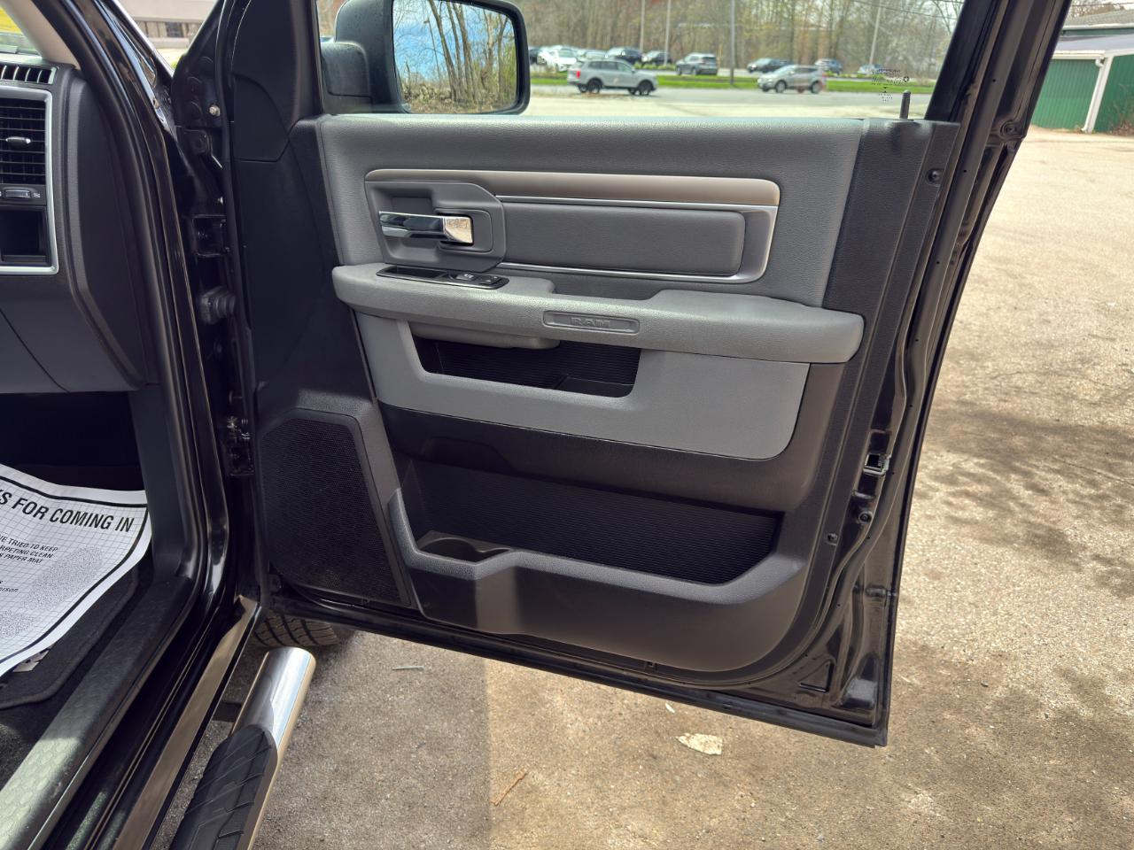 RAM 1500 Big Horn Crew Cab 4WD 2016